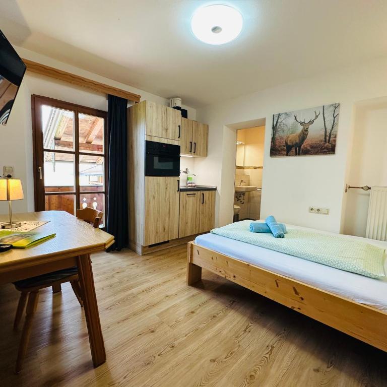 Ferienwohnung Beim Raffner, Bergblick, Natur, Ruhpolding - Deluxe Einzelzimmer mit Balkon - 5