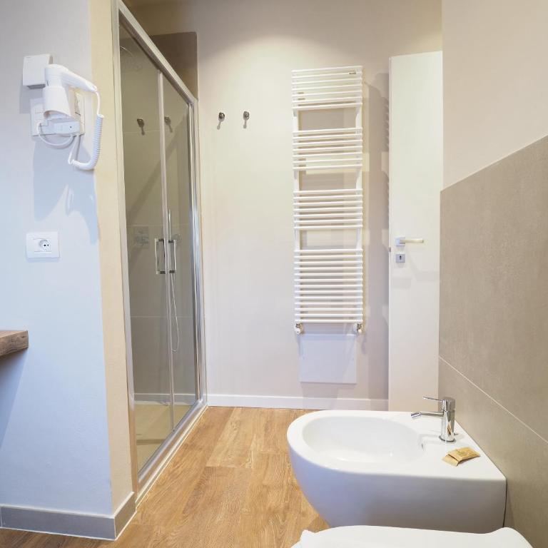 Relais Dogana - Familienzimmer mit Dusche - 8