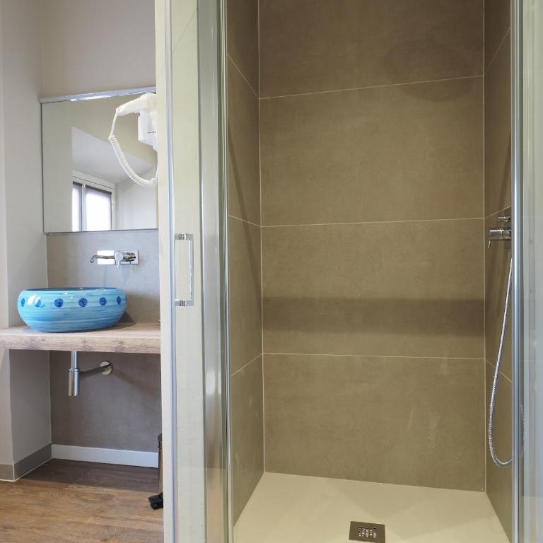 Relais Dogana - Familienzimmer mit Dusche - 16