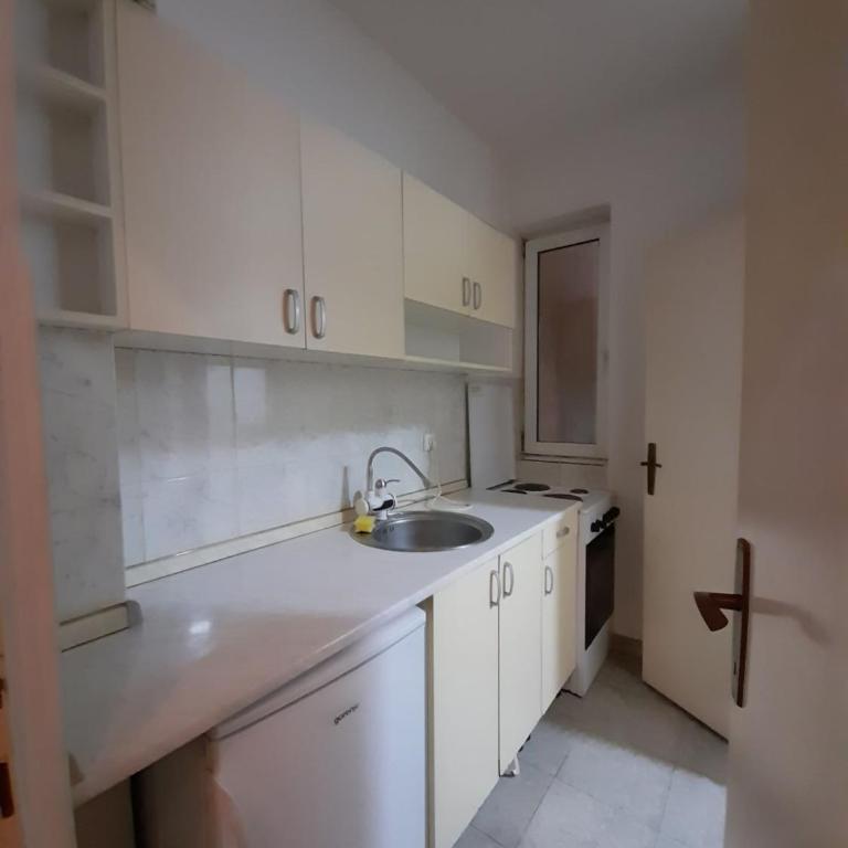 Centar & peace - One-Bedroom Apartment - 4
