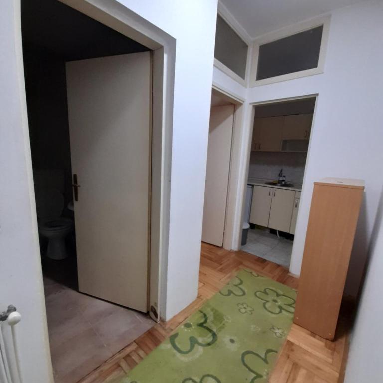 Centar & peace - One-Bedroom Apartment - 11
