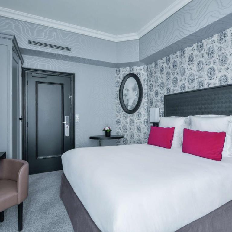 Maison Astor Paris, Curio Collection by Hilton - Chambre Lit Queen-Size Premium - 1