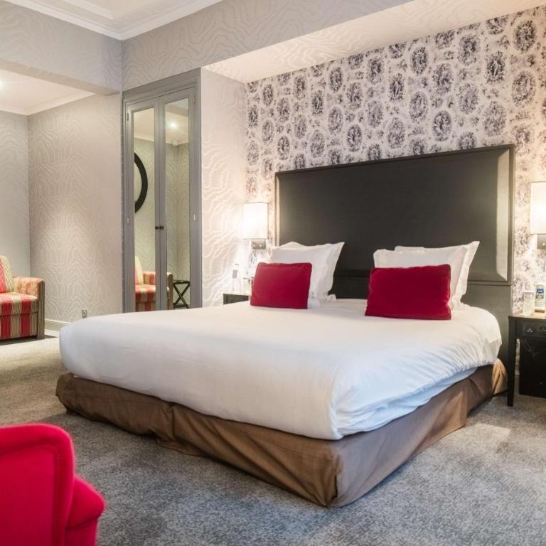 Maison Astor Paris, Curio Collection by Hilton - Chambre Lit King-Size de Luxe - Accessible aux Personnes à Mobilité Réduite - 1
