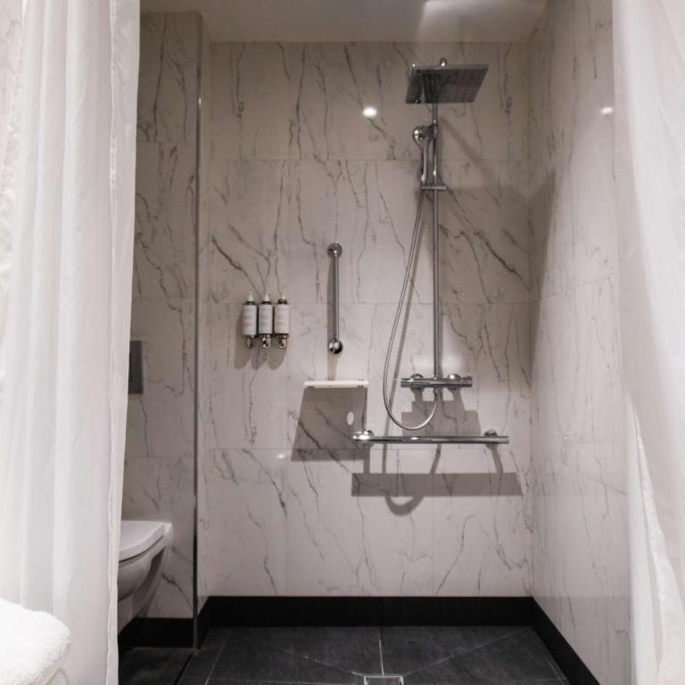 Maison Astor Paris, Curio Collection by Hilton - Chambre Lit King-Size de Luxe - Accessible aux Personnes à Mobilité Réduite - 3