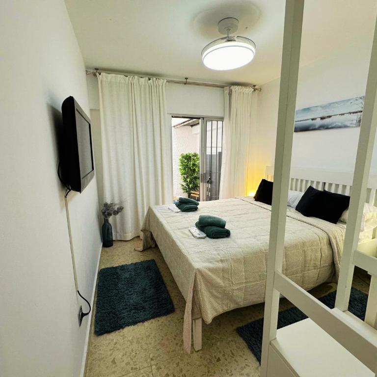 Spacious 3BR Walk to Beach & Old Town Marbella - Three-Bedroom Apartment - 11