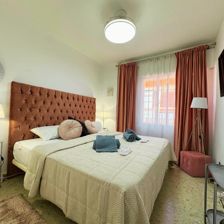 Spacious 3BR Walk to Beach & Old Town Marbella - Three-Bedroom Apartment - 19