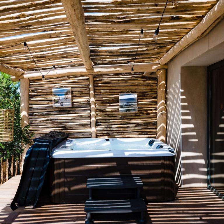 Le Hameau Des Pesquiers Ecolodge & Spa, Curio Collection By Hilton - Suite Lit King-Size avec 2 Bain à Remous - 3