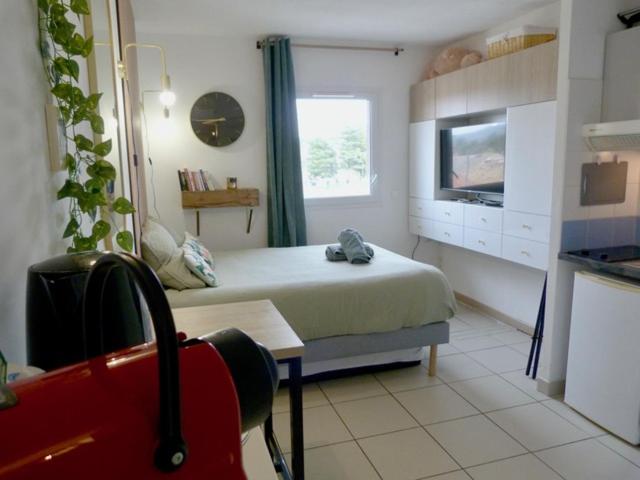 Charmant studio le clos d'Aix parking privé gratuit et piscine - Appartement - Vue sur Ville - 17