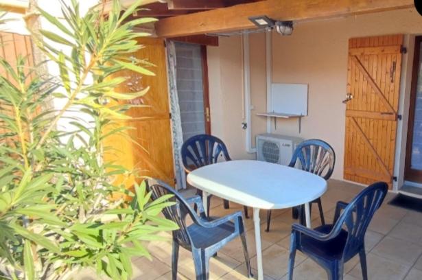 Les Mers du Sud, 4 personnes, vélos, piscine, climatisation, plage à 120m - Casa con 2 Camere da Letto - 13