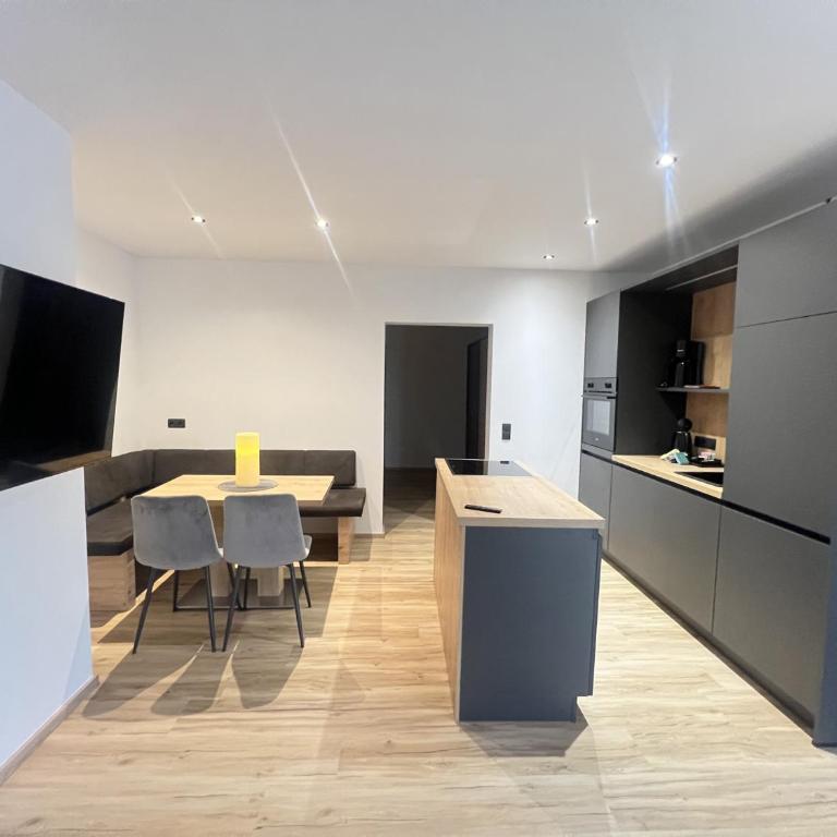 Goldhirsch Aparthotel - Deluxe Apartment mit 2 Schlafzimmern - 1