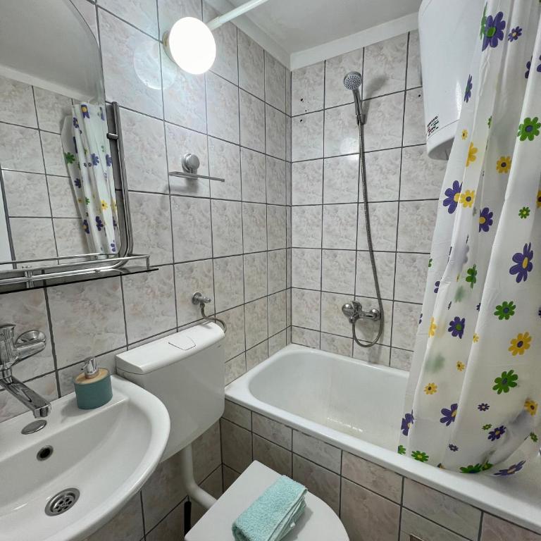 Dorcoleta Apartment - One-Bedroom Apartment - 15