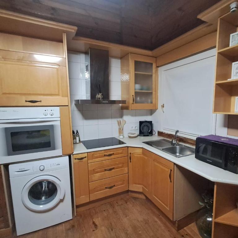 La casica de madera con Jacuzzi exterior y barbacoa - Two-Bedroom House - 35