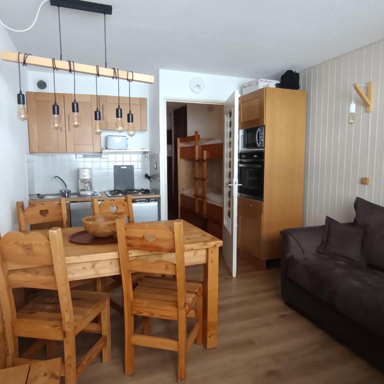 Appartement cosy rénové, balcon sud, accès ski, 4 pers - FR-1-445-159 - Appartement (4 Adultes) - 2