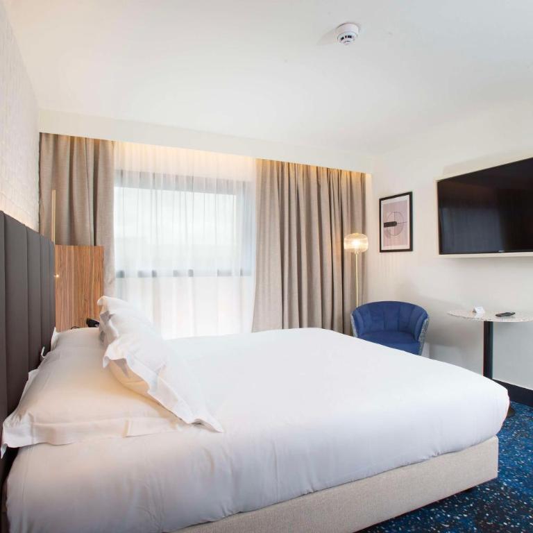 Hilton Lille - Chambre Lit King-Size - Accessible aux Personnes à Mobilité Réduite - 1