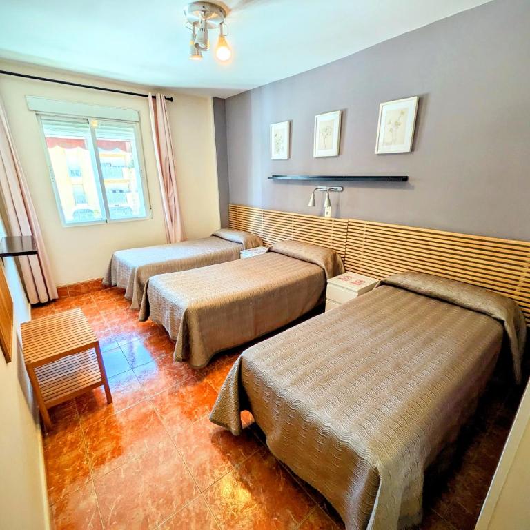 Hostal Jentoft - Habitación Triple Confort - 1