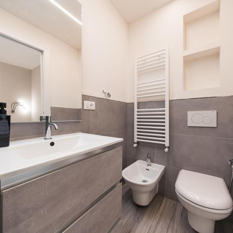 Dall'Arca Suites Bologna Station - Center - Fiera - Camera Matrimoniale con Bagno Privato - 8