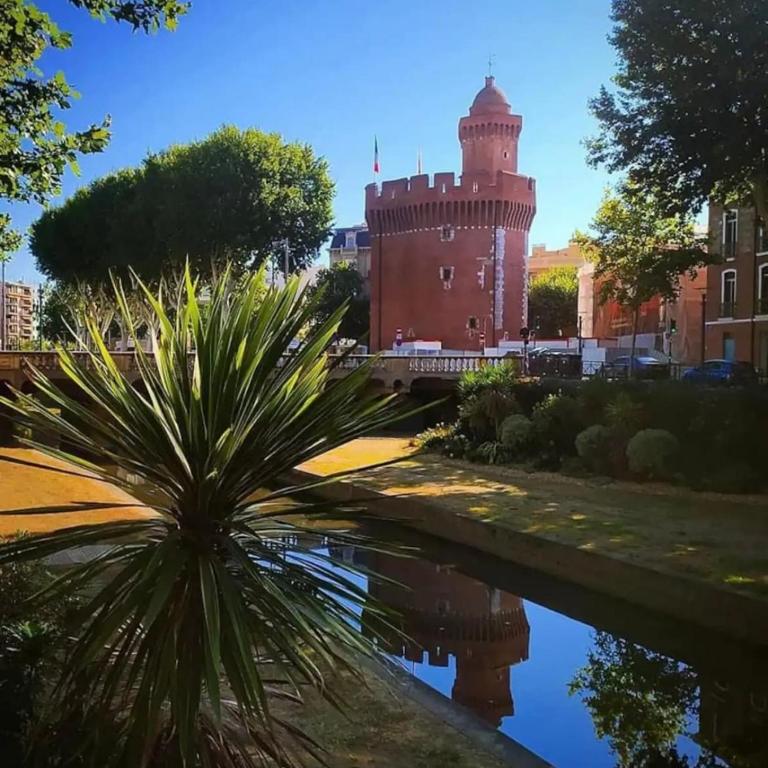ELEGANCE Castillet - Plein Centre Proche Gare Bus et Transports - IDEAL COUPLE ou PRO - Moderne et Confort - OFFRE SPECIALE - Appartamento con 1 Camera da Letto con Vista - 33