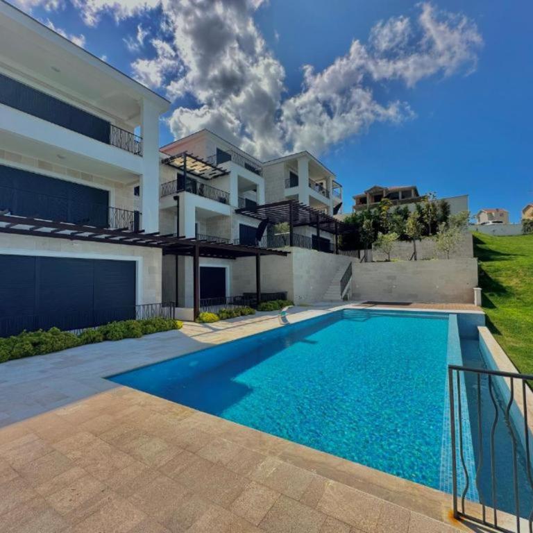 Magic view - Apartment with Pool - Three-Bedroom Apartment - 14