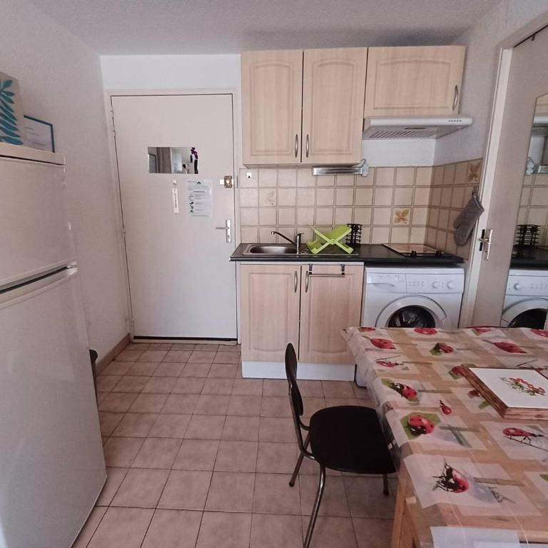 T1 agréable avec parking privé, proche étang de Thau, climatisé, cuisine équipée, loggia, Balaruc-les-Bains - FR-1-571-33 - Apartment (2 Adults) - 8