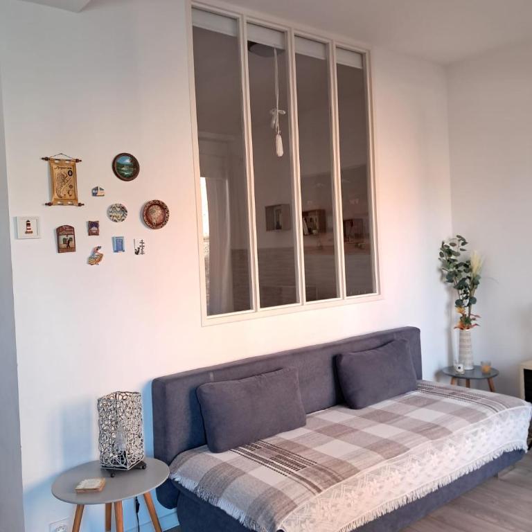 F2 Cozy near City Center and Train Station - One-Bedroom Apartment - 2