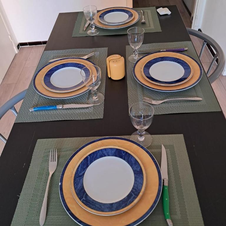 F2 Cozy near City Center and Train Station - One-Bedroom Apartment - 8