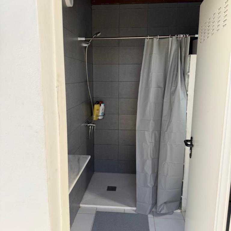 Apartamento con piscina y jardín - Casa de 3 dormitorios - 22