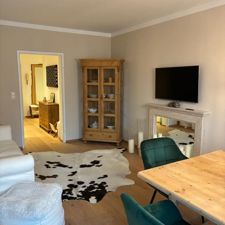 Zentrales Panorama-Apartment über den Dächern am Meranplatz - Terrasse und Top Lage - Apartment mit 2 Schlafzimmern mit Balkon und Terrasse - 1