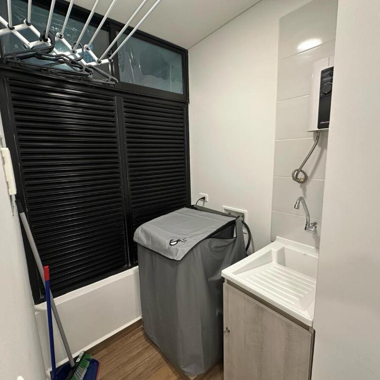 Amara404 Lindo apartaestudio tipo estudio en barrio Laureles con balcon - Apartamento de 2 dormitorios - 15