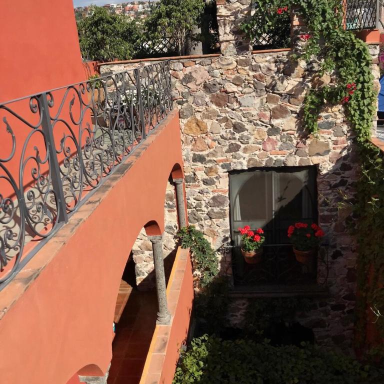 Fabulous House with Magical Views - Two-Bedroom House - 4