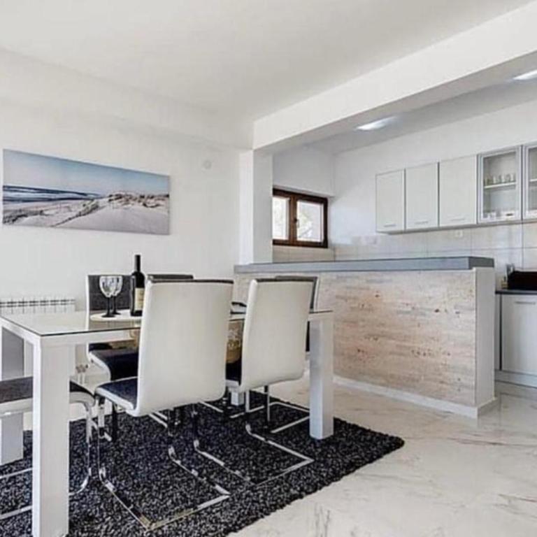 STARS RESIDENCE - Three-Bedroom Apartment - 21
