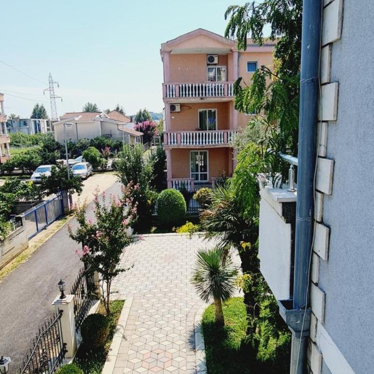 OliveGarten Apartments - Trokrevetna Soba s Pogledom na Vrt - 10