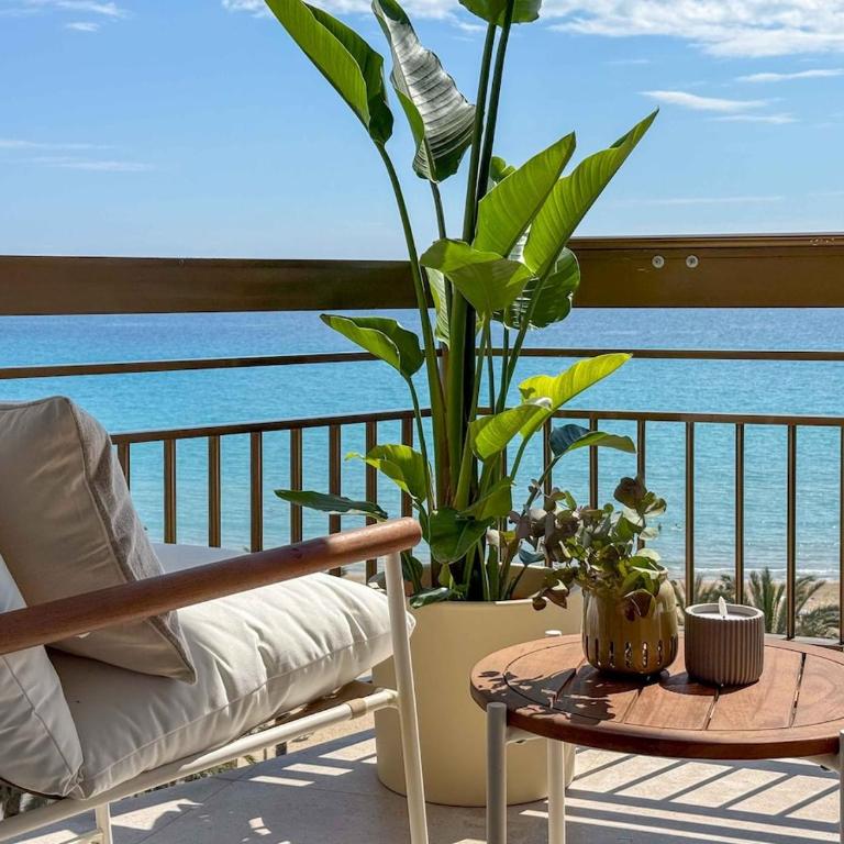 Sofisticación y elegancia en playa del Postiguet - Three-Bedroom Apartment - 3
