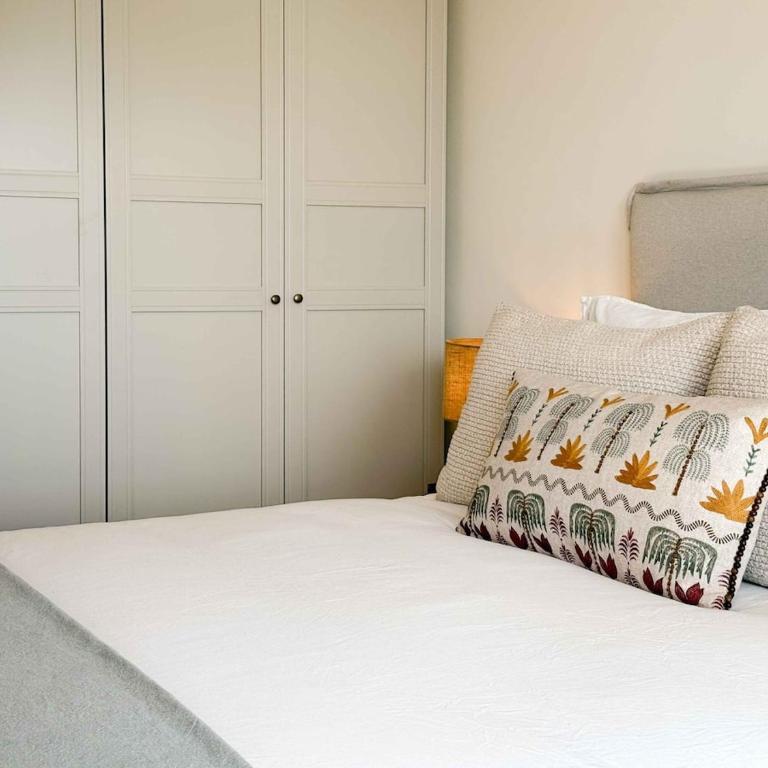 Sofisticación y elegancia en playa del Postiguet - Three-Bedroom Apartment - 7