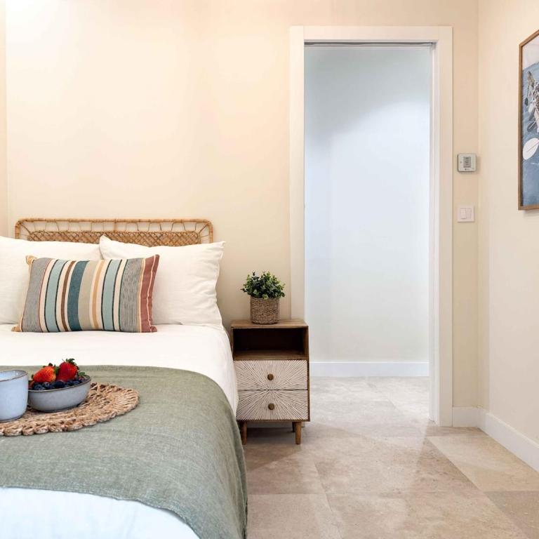 Sofisticación y elegancia en playa del Postiguet - Three-Bedroom Apartment - 13