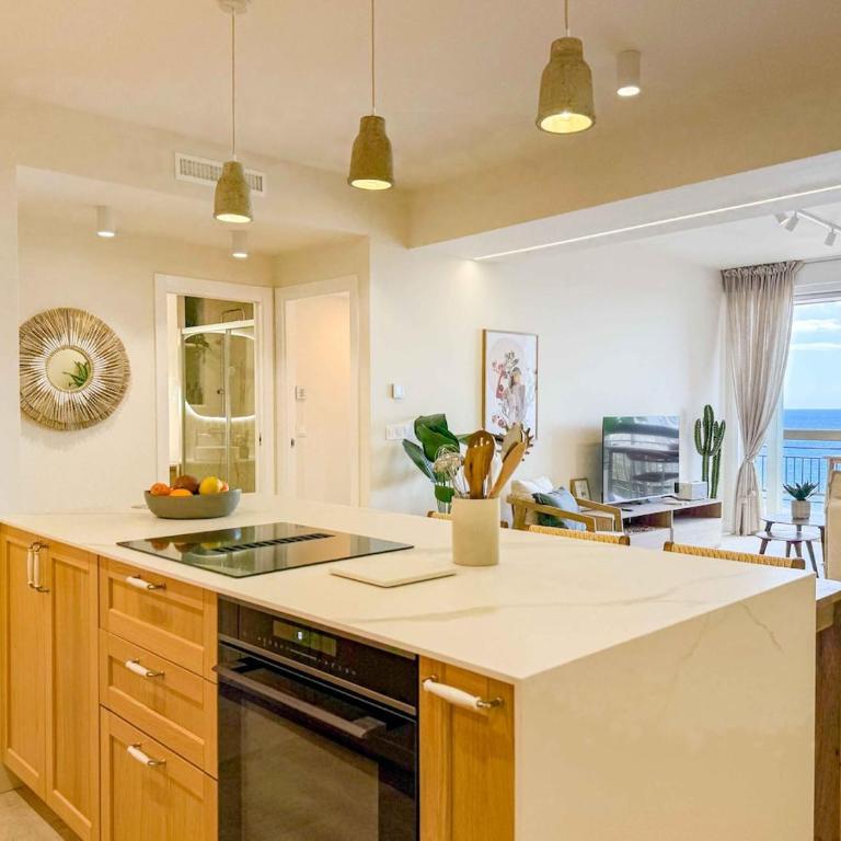 Sofisticación y elegancia en playa del Postiguet - Three-Bedroom Apartment - 27