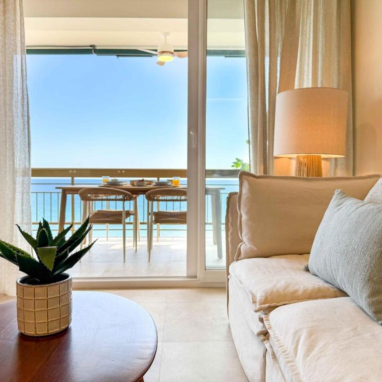 Sofisticación y elegancia en playa del Postiguet - Three-Bedroom Apartment - 53
