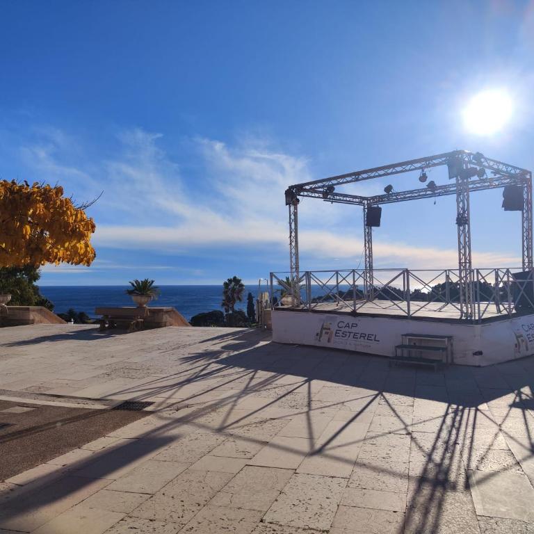 Village Vacances CAP ESTEREL , AGAY , T2 climatisé vue mer panoramique - accès de plain-pied au calme rare sur le site - Piscines et parking couvert inclus - Appartement - Vue sur Mer - 26