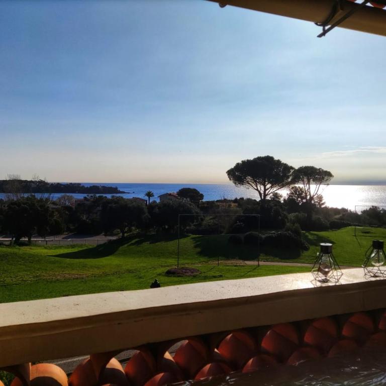Village Vacances CAP ESTEREL , AGAY , T2 climatisé vue mer panoramique - accès de plain-pied au calme rare sur le site - Piscines et parking couvert inclus - Appartement - Vue sur Mer - 2