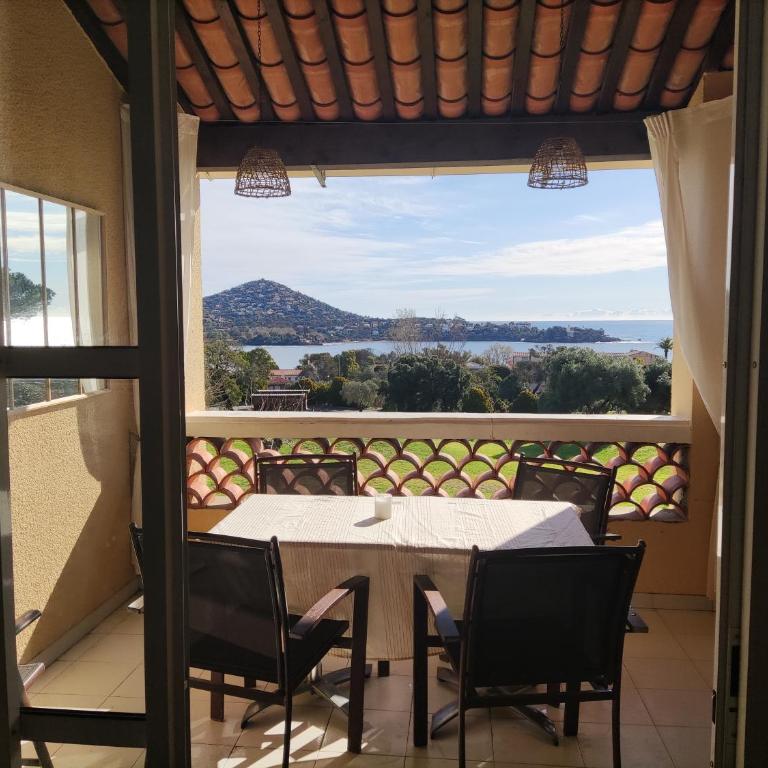 Village Vacances CAP ESTEREL , AGAY , T2 climatisé vue mer panoramique - accès de plain-pied au calme rare sur le site - Piscines et parking couvert inclus - Appartement - Vue sur Mer - 6