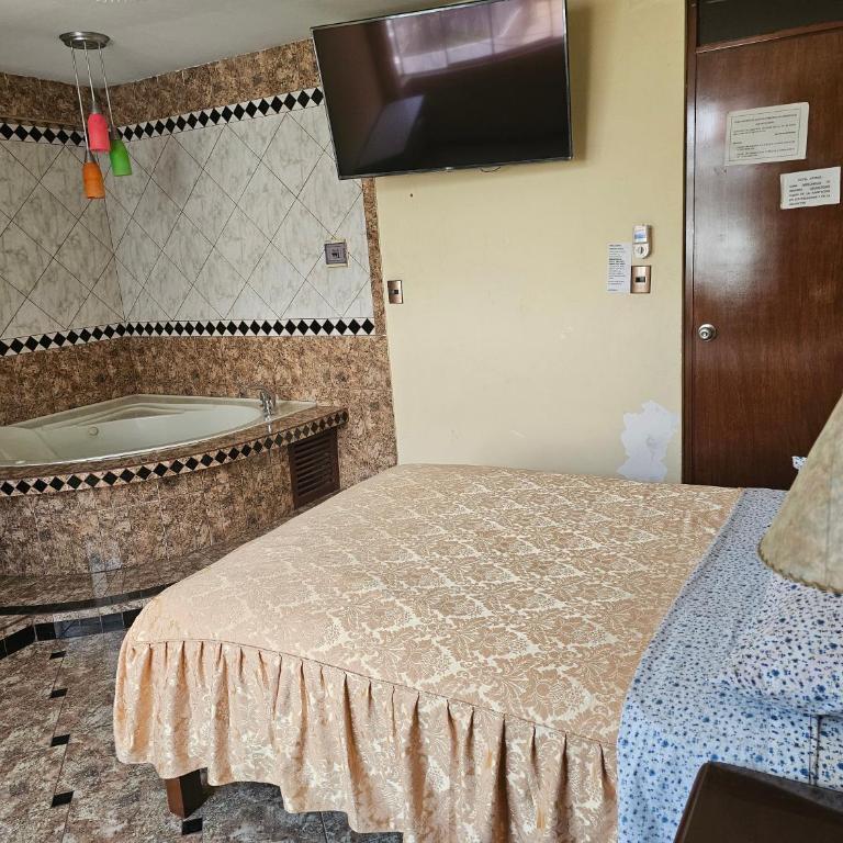 Hotel Atenas - Suite with Hot Tub - 1