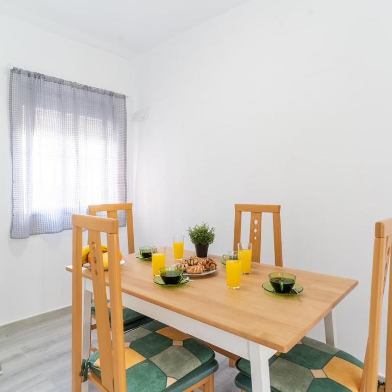 ATP La Rambla Pintor a 5 minutos del Centro de Almería, Plaza de Toros, Wifi Gratis! - Apartamento de 2 dormitorios - 4