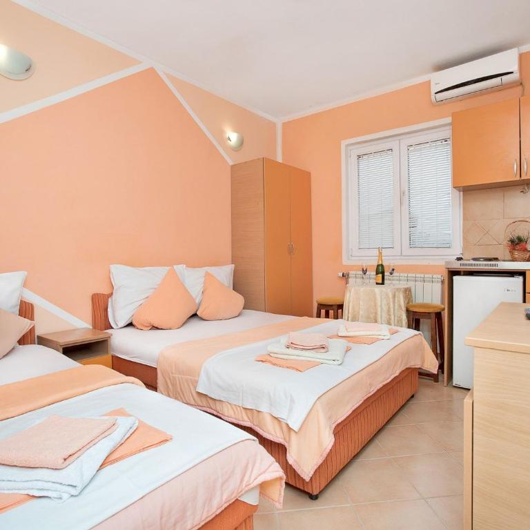 Apartments MIK5 - Famous Beach Jaz - Dvokrevetna Soba sa Zasebnim Krevetima - 1