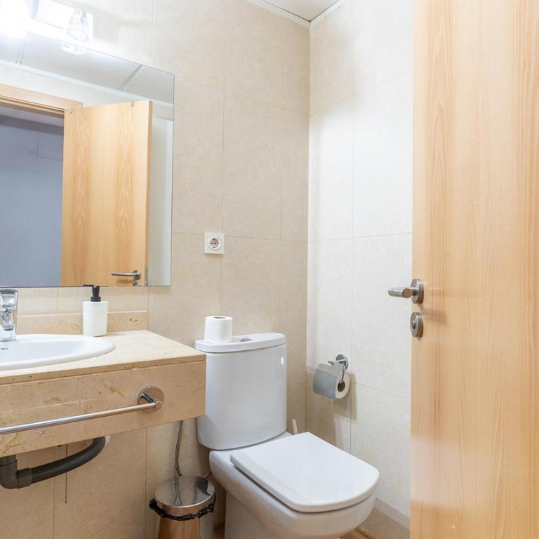 ATP La Goleta a 5 minutos de la Playa, Piscina, Wifi y Parking Privado Gratis! - Apartamento de 3 dormitorios - 13