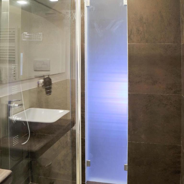 Riviera Luxury Suites - Camera Quadrupla Premium - 19