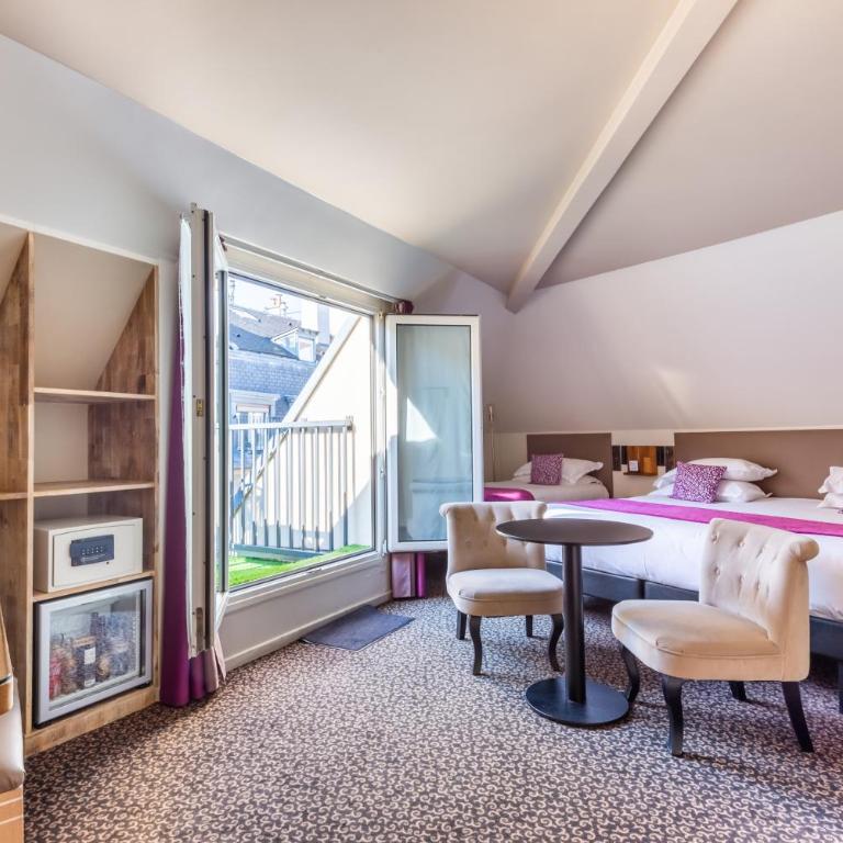 hotel Louvre Sainte Anne - Family Room with Balcony - 1