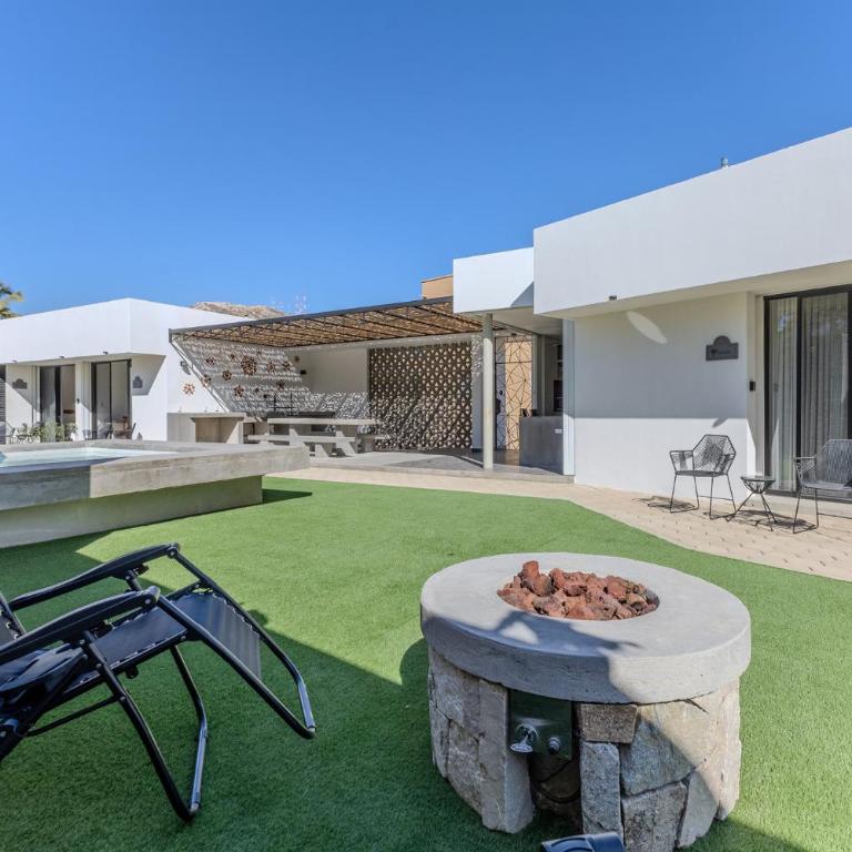 Coastal Home near Surfing Beach - Four-Bedroom House - 4