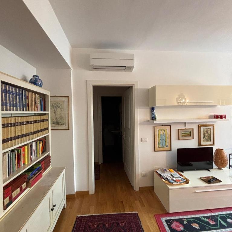 Spacious 2BR 2 Bathrooms 650m from Tower Modern Quiet - Appartamento con 2 Camere da Letto - 82