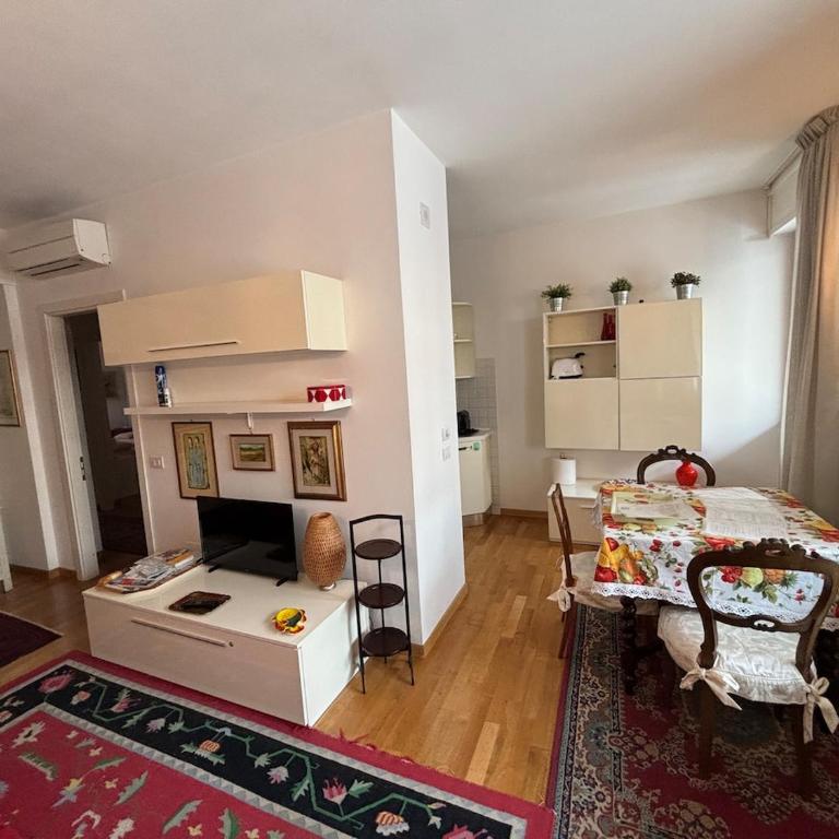 Spacious 2BR 2 Bathrooms 650m from Tower Modern Quiet - Appartamento con 2 Camere da Letto - 1
