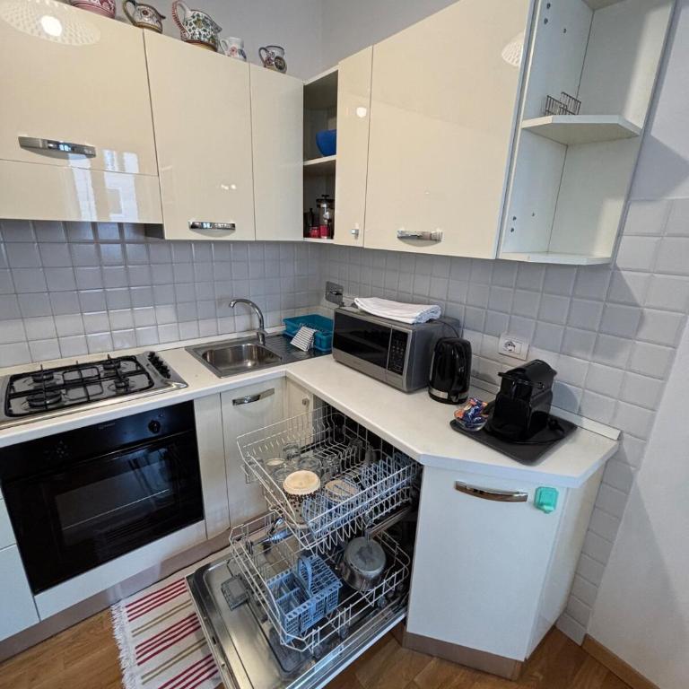 Spacious 2BR 2 Bathrooms 650m from Tower Modern Quiet - Appartamento con 2 Camere da Letto - 62