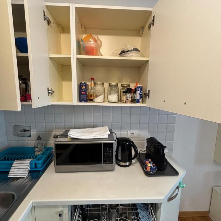 Spacious 2BR 2 Bathrooms 650m from Tower Modern Quiet - Appartamento con 2 Camere da Letto - 56
